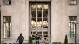 Departamento de Justicia pide rechazar demanda contra prohibición de prensa de Trump