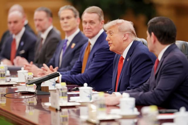 El presidente Donald Trump habla durante una reunión bilateral con el líder chino Xi Jinping en Beijing el 14 de mayo de 2026. (Alex Wong/Getty Images).