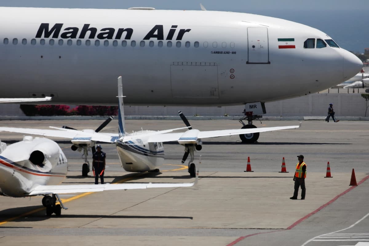 Se observa un avión Airbus A340-600 de Mahan Air en el Aeropuerto Internacional Simón Bolívar, en las afueras de Caracas, Venezuela, el 8 de abril de 2019. (Carlos García Rawlins/Reuters)