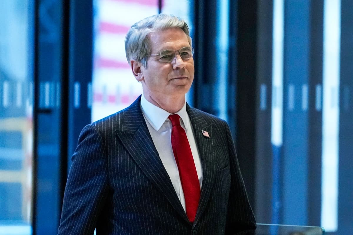 El secretario del Tesoro de EE. UU., Scott Bessent, llega a una reunión con el viceprimer ministro chino, He Lifeng, en la sede de JPMorgan Chase en Nueva York el 20 de septiembre de 2026. (Eduardo Muñoz Álvarez/Getty Images)