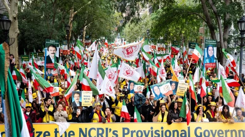 Miles se manifiestan en apoyo a Irán frente a la ONU durante la Asamblea General