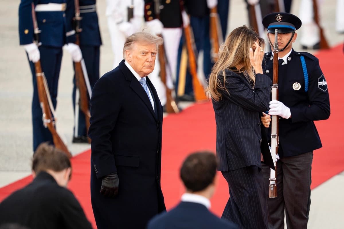 El presidente Donald Trump y la primera dama Melania Trump dan la bienvenida al líder chino Xi Jinping y a su esposa Peng Liyuan en la Base Conjunta Andrews, Maryland, el 23 de septiembre de 2026. (Madalina Kilroy/The Epoch Times)