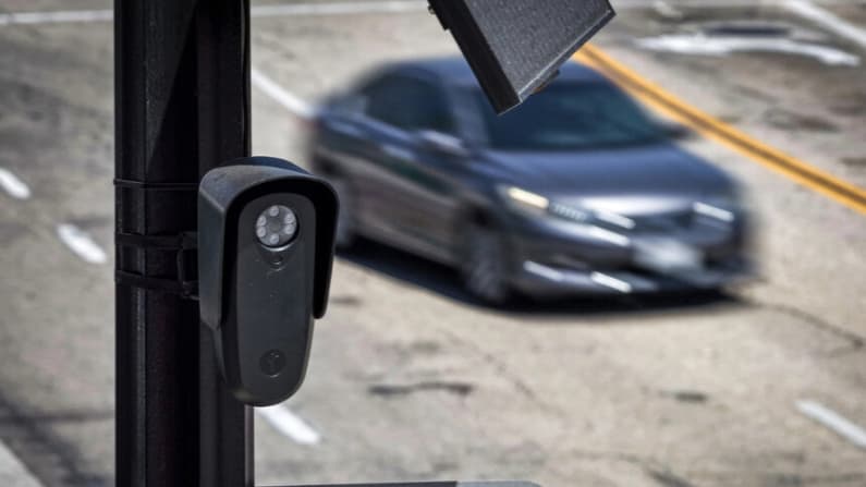 Empresas tecnológicas como Flock se niegan a testificar mientras el Senado investiga la vigilancia masiva
