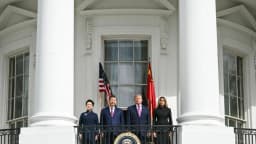 Trump y Xi se reúnen para conversar sobre IA y comercio en medio de protestas por DD. HH.