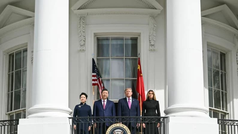 Trump y Xi se reúnen para conversar sobre IA y comercio en medio de protestas por DD. HH.