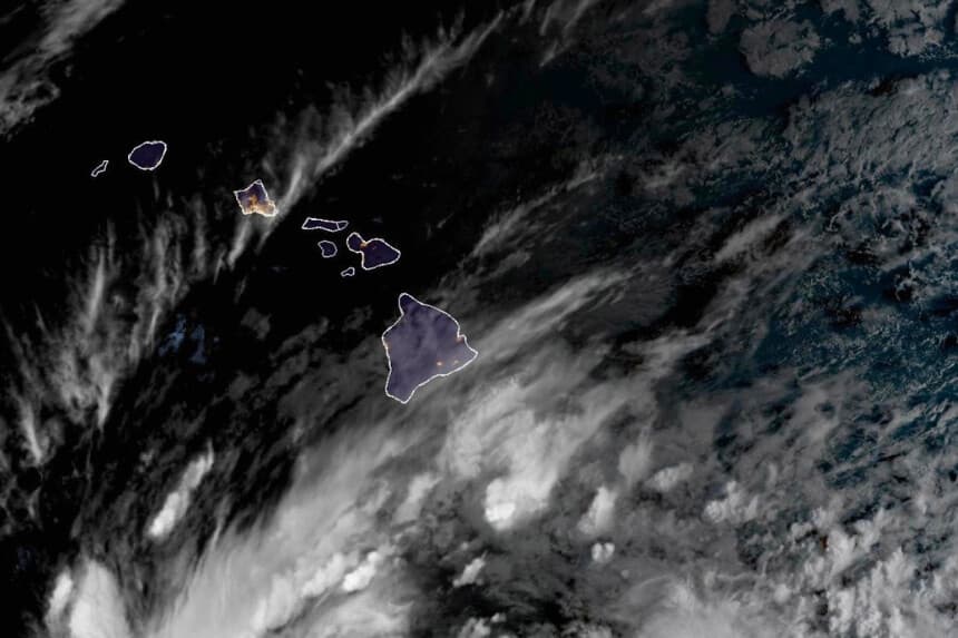 La tormenta tropical Nolo se aproxima justo al sur de las islas de Hawái en la mañana del 24 de septiembre de 2026. (NOAA/NESDIS/STAR - GOES West).