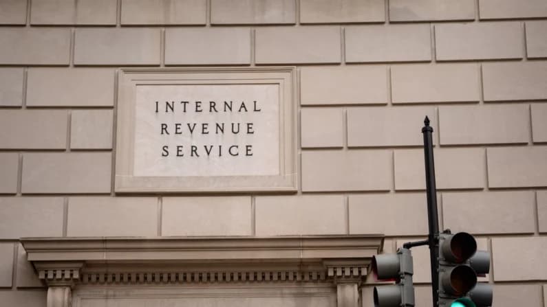 El IRS investiga $100 mil millones en fraude de préstamos relacionados con el COVID-19