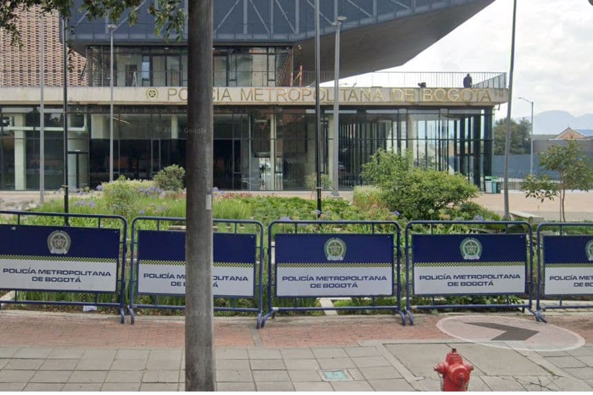 Edificio de la Policía Metropolitana de Bogotá, ubicada en Av. La Esmeralda, Bogotá, Colombia, marzo del 2025.
(Captura de pantalla vía Google Street View)
