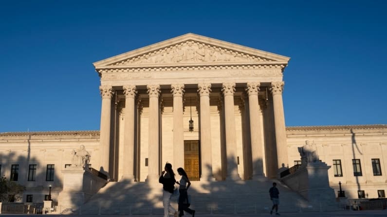 Corte Suprema permite a administración Trump verificar ciudadanía de votantes