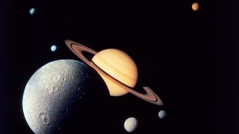 Una luna de Saturno podría albergar condiciones compatibles con la supervivencia microbiana