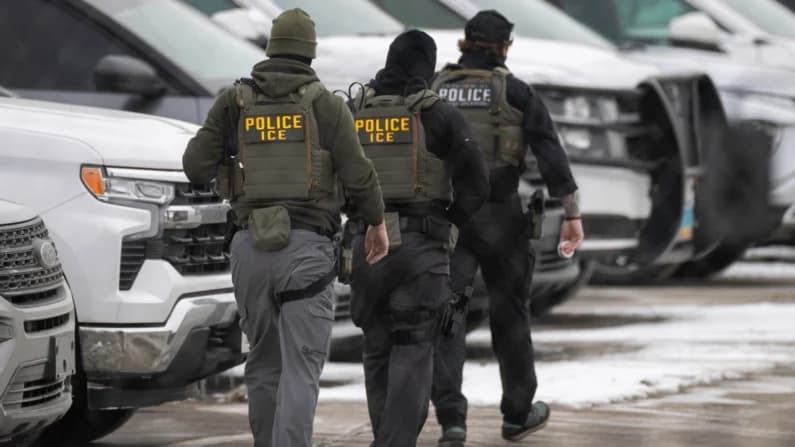 Los ataques contra agentes del ICE suben un 1600 % desde enero de 2025: DHS