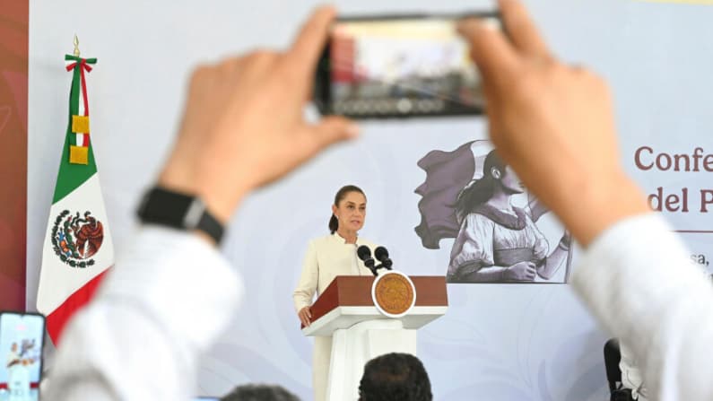 Sheinbaum dice que tiene "interés" en reunirse con Xi Jinping durante su viaje a China