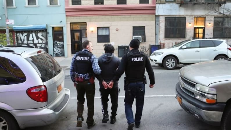El DHS niega los informes de que el ICE esté reduciendo los arrestos de inmigrantes ilegales