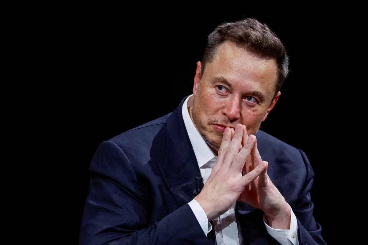 Elon Musk, director ejecutivo de SpaceX y Tesla y propietario de X (anteriormente Twitter), gesticula durante su asistencia a la conferencia Viva Technology, dedicada a la innovación y las startups, en el centro de exposiciones Porte de Versailles en París, Francia, el 16 de junio de 2023. (Gonzalo Fuentes/Reuters).