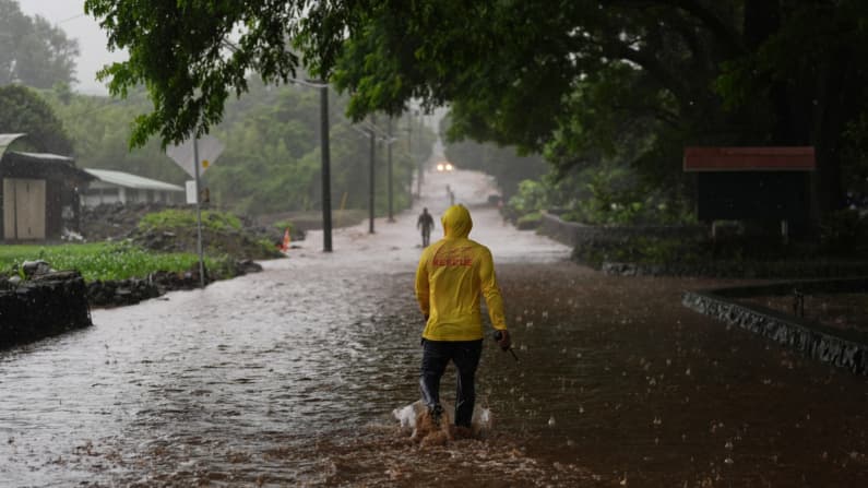 Huracán Polo pone en alerta a Baja California por riesgo de inundaciones mortales