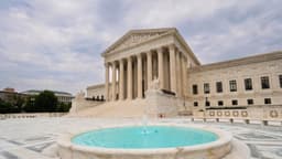 Trump pide a la Corte Suprema restablecer veto a tratamientos transgénero en prisiones federales