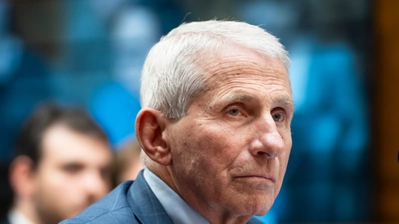 Diario de Fauci revela su preocupación por experimento militar con una vacuna contra el ébola