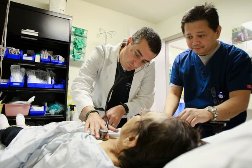 Dr. Oz: La IA elevará costos médicos a corto plazo, pero generará ahorros