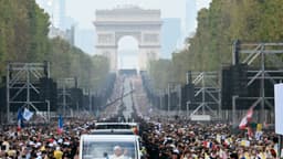 Primer papa estadounidense llena las calles de París y llama a Europa a redescubrir sus raíces cristianas