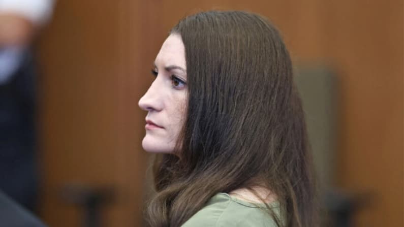 Abogado de Lindsay Clancy ahora sostiene que "no hay pruebas" de que ella asesinara a sus hijos