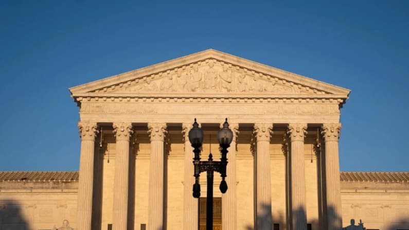 La Corte Suprema permite a Trump reanudar las deportaciones a terceros países