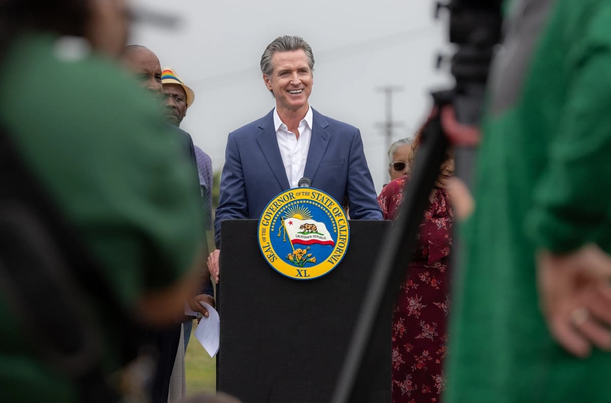 El gobernador de California, Gavin Newsom, habla en Los Ángeles el 25 de septiembre de 2024. (John Fredricks/The Epoch Times)