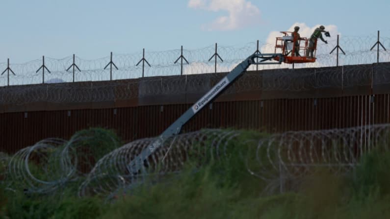 DHS advierte que caravana migrante hacia EE. UU. tiene "cero posibilidades" de ingresar