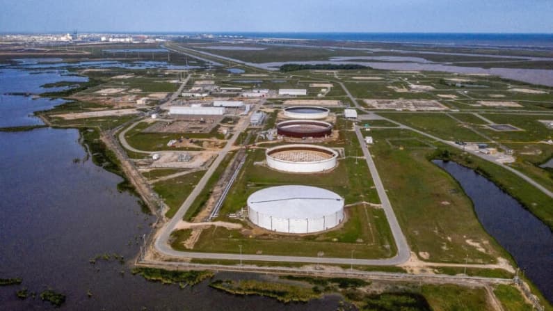 Departamento de Energía ofrece 40 millones de barriles de petróleo para estabilizar los mercados