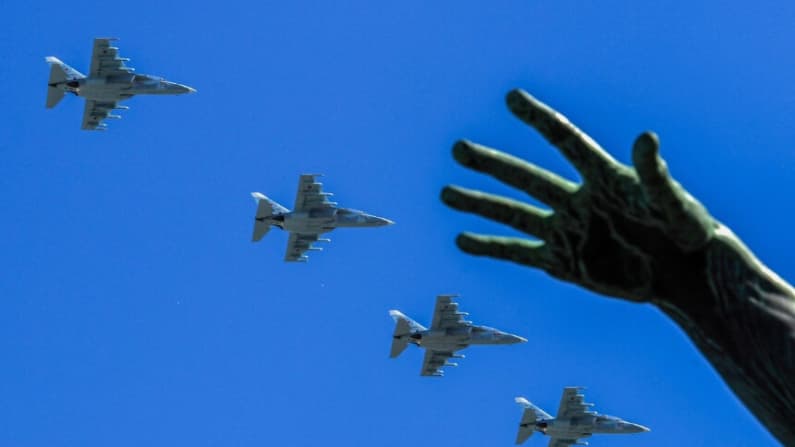 EE. UU. impone sanciones a 13 entidades por la adquisición de armas para Irán