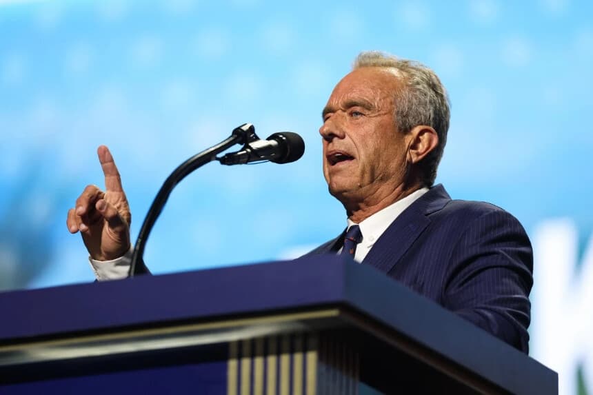 El secretario de Salud, Robert F. Kennedy Jr., pronuncia un discurso en Dallas, Texas, el 10 de septiembre de 2026. (Kevin Dietsch/Getty Images).