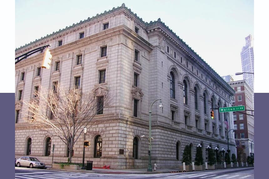 El Palacio de Justicia de los Estados Unidos Elbert P. Tuttle, sede de la Corte de Apelaciones del 11º Circuito, en Atlanta, Georgia, el 20 de noviembre de 2007. (Eoghanacht vía Wikimedia Commons/Dominio Público).
