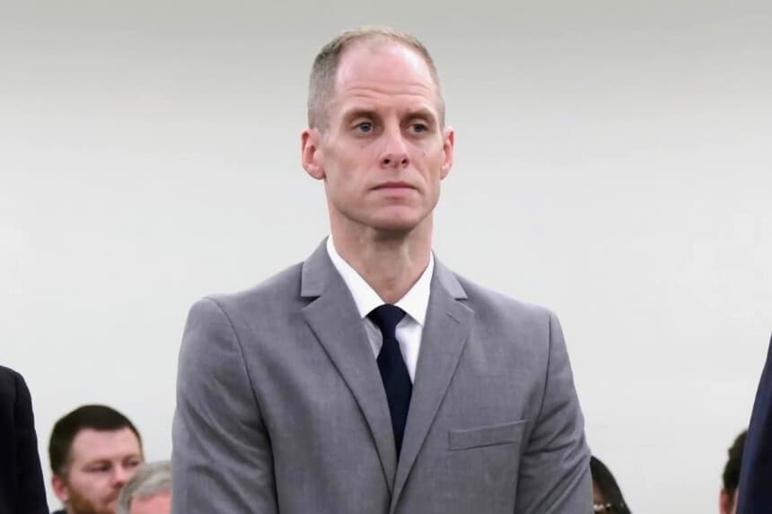 Caleb Flynn escucha al juez dar a conocer el veredicto del jurado en el Tribunal de Primera Instancia del Condado de Miami, en Troy, Ohio, el 29 de septiembre de 2026. (Foto de Pool vía AP).