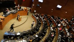 Senado de México avala controversial reforma que prohíbe la doble nacionalidad a gobernantes