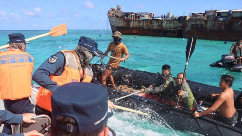 Expertos: Beijing aumenta presión sobre Manila para consolidar su dominio en el mar de China Meridional