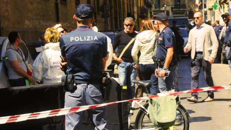 Dos jóvenes asaltan un local de apuestas con un hacha en Palermo, Italia