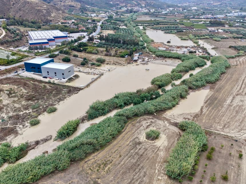 Heraclión (Grecia).- Fotografía tomada desde un dron de las inundaciones en Creta. (EFE/EPA/NIKOS CHALKIADAKIS)