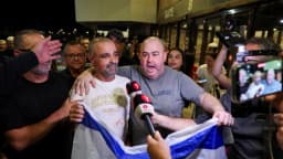 Pasajero israelí relata cómo sometió al copiloto y levantó el avión que iba en picada