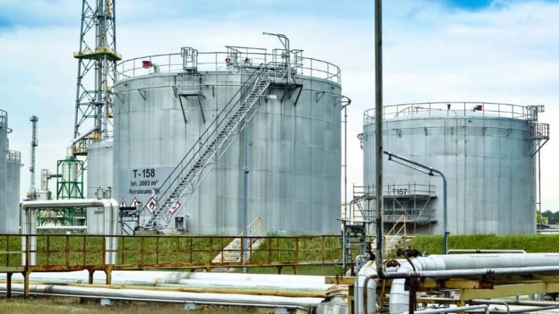 Los países del G7 liberarán 100 millones de barriles de diésel y crudo