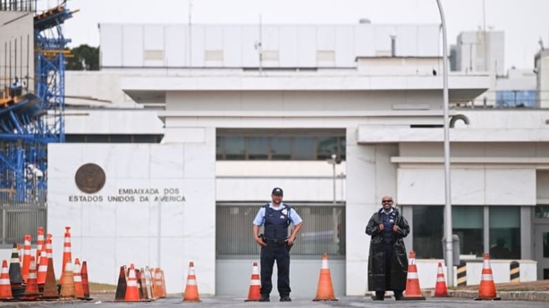 EE. UU. suspende servicios consulares en Brasil por preocupaciones seguridad previo a las elecciones