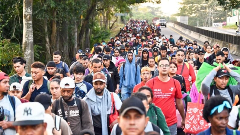 DHS descarta permitir la entrada a EE. UU. de una caravana de migrantes