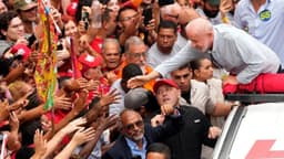 Brasil vota mientras Lula se enfrenta a Flavio Bolsonaro en las elecciones presidenciales