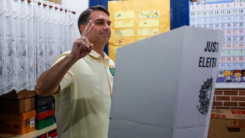 Lula y Flávio Bolsonaro avanzan a la segunda vuelta por la Presidencia de Brasil