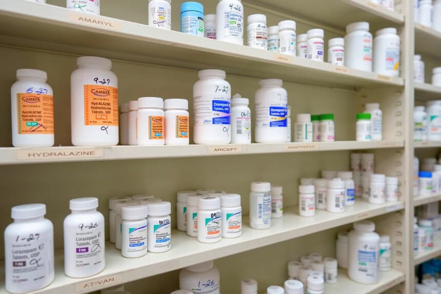 Medicamentos a la venta en una farmacia de Los Ángeles el 12 de mayo de 2025. (Eric Thayer/Getty Images).