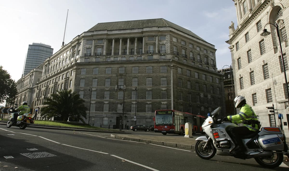 Vista general de la sede del servicio de seguridad interna británico MI5 en Londres, el 10 de noviembre de 2006. (Foto de Alastair Grant/AP).