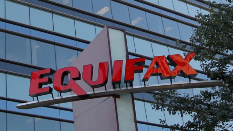 Consumidores podrían recibir hasta USD 280 del acuerdo Equifax por informes de crédito