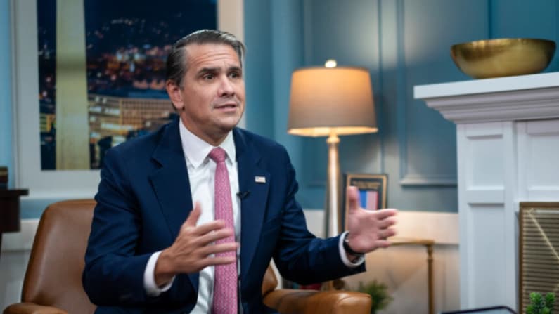 Blanche dice que el DOJ utiliza leyes contra el fraude para combatir el turismo de nacimiento