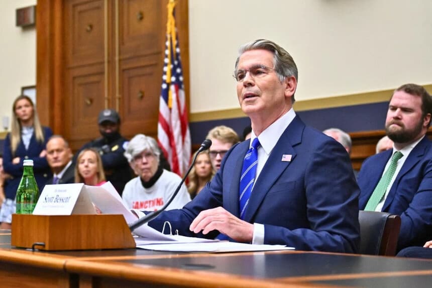 El secretario del Tesoro de EE. UU., Scott Bissent, testifica en el Capitolio de Washington el 15 de septiembre de 2026. (Roberto Schmidt / AFP vía Getty Images).