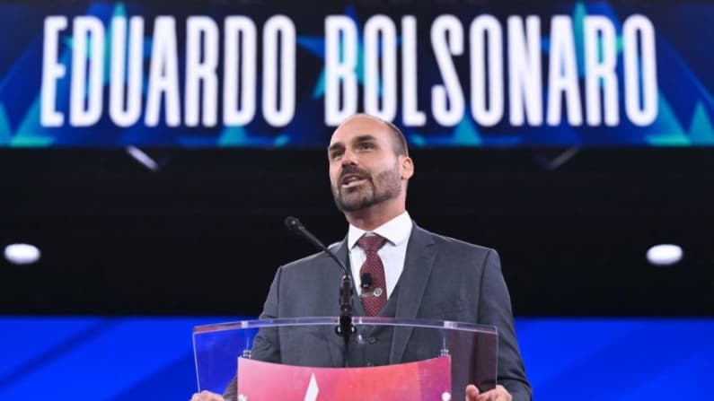 Eduardo Bolsonaro llama a fortalecer cooperación regional con Milei frente al socialismo en LATAM