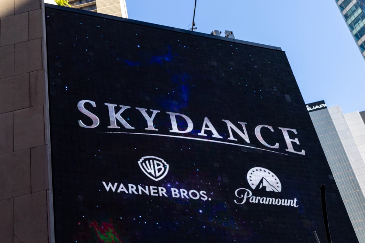 Una valla publicitaria frente a la sede de Paramount Global en Times Square, Nueva York, el 6 de octubre de 2026. (Foto de Adam Gray/Getty Images).