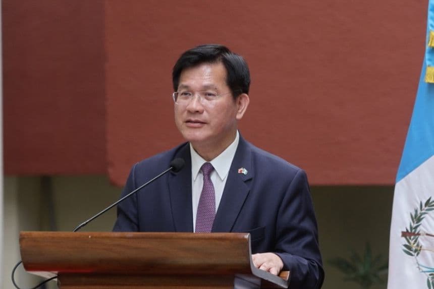 Imagen de archivo del Ministro de Relaciones Exteriores de la República de China, Taiwán, Lin Chia-Lung, durante su visita oficial a la Ciudad de Guatemala, Guatemala, el 1 de octubre de 2026. (EFE/STR)